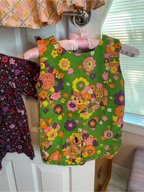Girls' Green Floral Sleeveless Casual Dress with Bright Blooms
